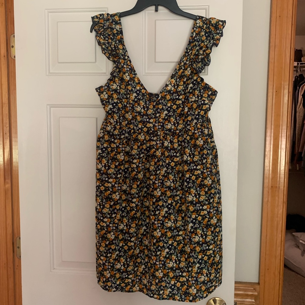 FLORAL DRESS. NEVER WORN. BRAND NEW.